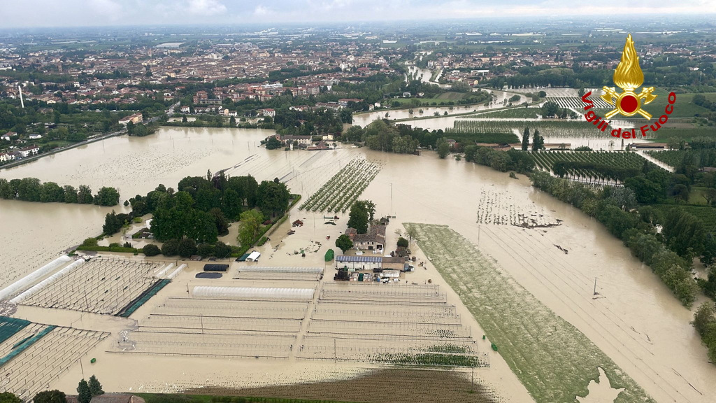 Three dead and thousands evacuated as floods hit northern Italy – The ...